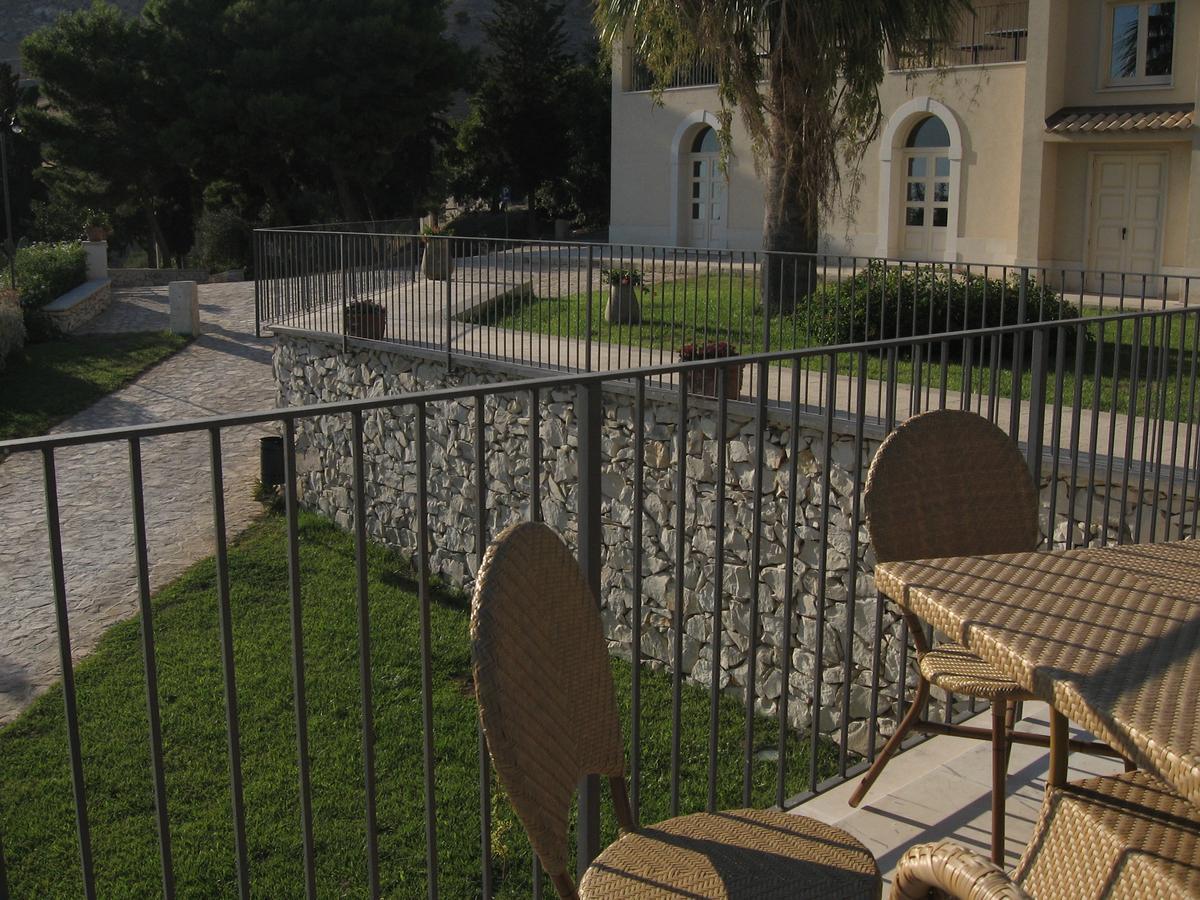 Villa Keratea Gela Exteriör bild